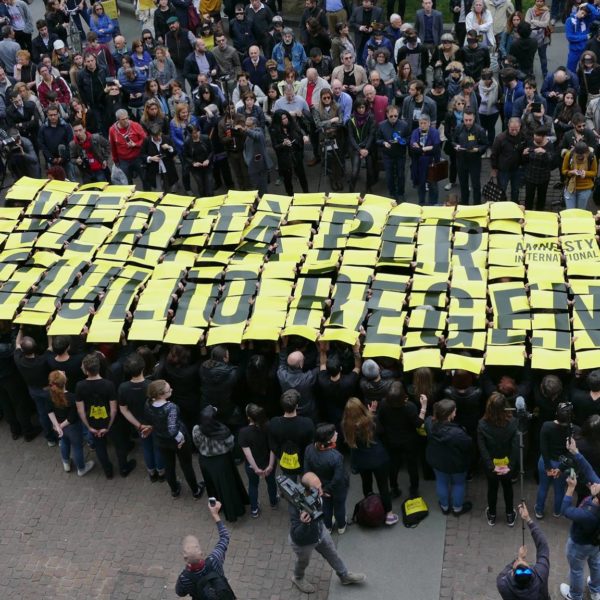 striscione regeni rimosso trieste