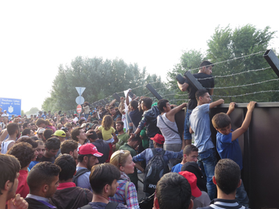 Ungheria, il governo ha speso oltre 100 milioni di euro per impedire a migranti e rifugiati di entrare nel paese.