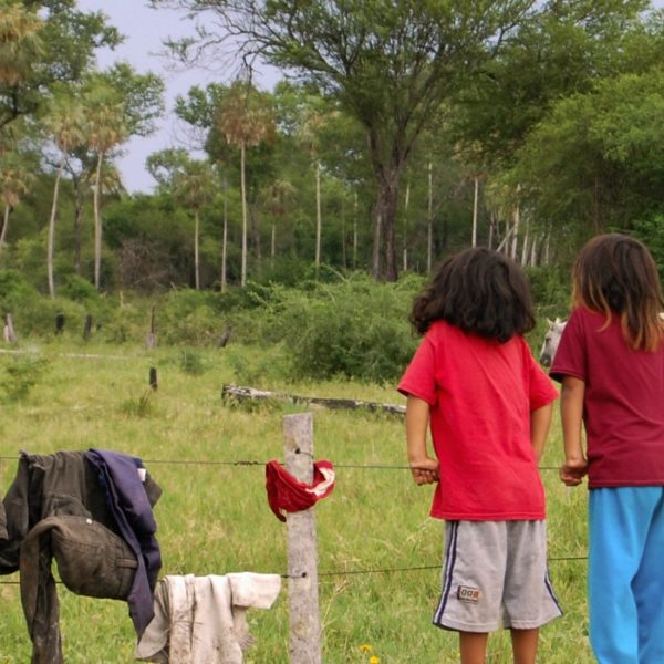 bambini della comunità nativa Yakye Axa, Paraguay
