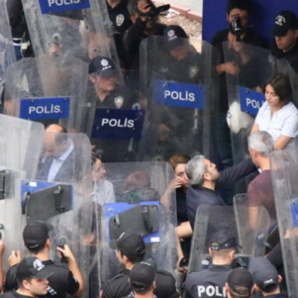 turchia arresti offensiva militare siria
