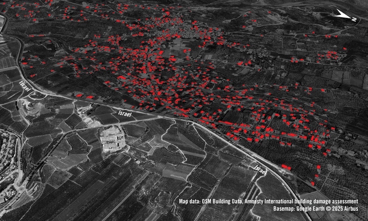 Un’infografica della asserita “infrastruttura terroristica” situata a Kfar Kila, pubblicata dall’esercito israeliano (in alto) e immagini satellitari che mostrano in rosso i dati sugli edifici gravemente danneggiati o distrutti (in basso). Fonte: IDF tramite YouTube e Google Earth.