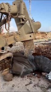 Fotogrammi di video pubblicati sui social media mostrano soldati israeliani mentre issano la bandiera israeliana e distruggono vegetazione, infrastrutture e una statua presso il Giardino iraniano, a Maroun el Ras.