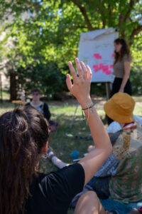 Ragazza durante un incontro del progetto ACT
