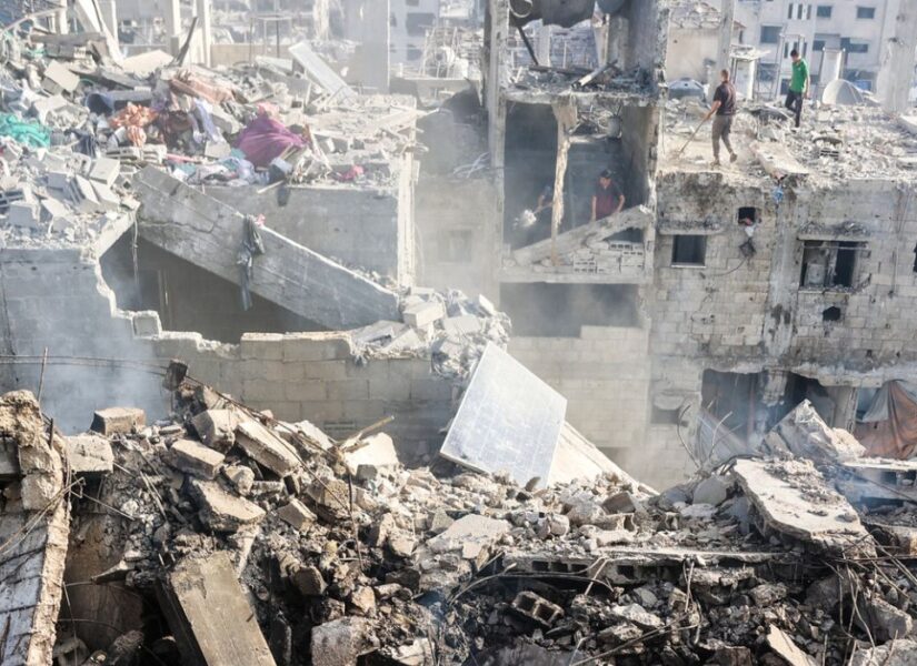 Case distrutte dopo un attacco israeliano a Gaza City, 29 ottobre 2025