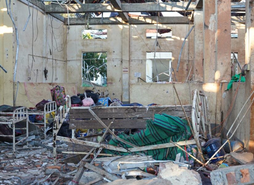 ospedale danneggiato da bombardamenti in myanmar il 10 dicembre 2025