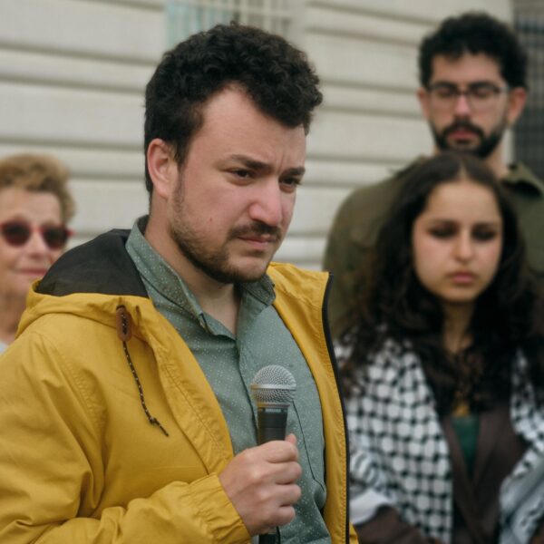 Immagine dal film “The Encampments” sulle proteste della Columbia University per Gaza. Nell'immagine appare Mahmoud Khalil.