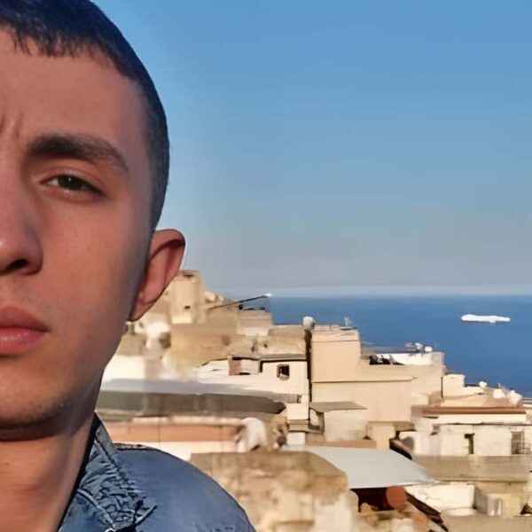 L'attivista e poeta algerino Mohamed Tadjadit