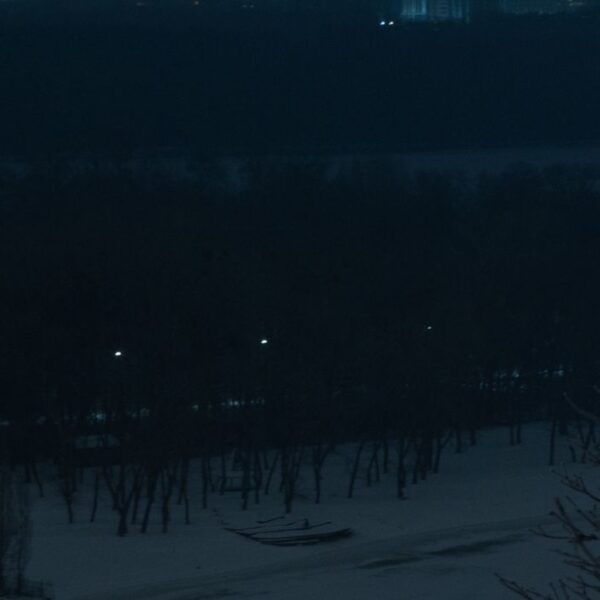 una veduta di notte di una zona dell'Ucraina senza elettricità