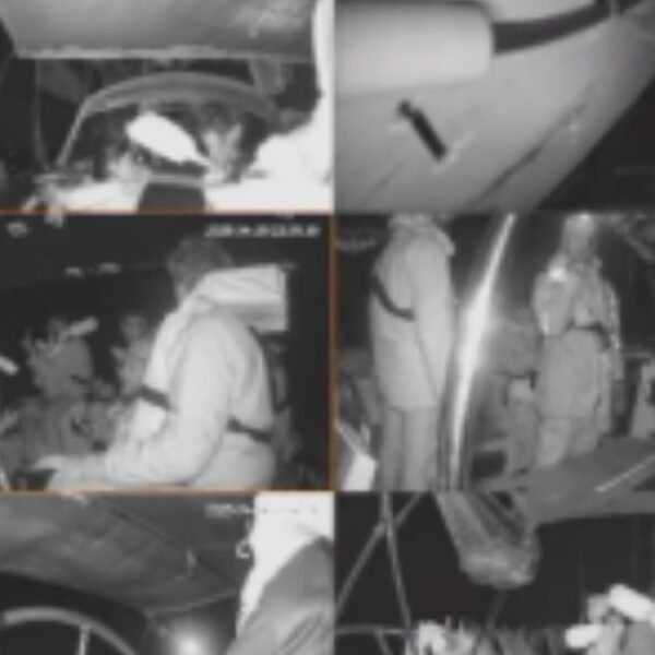 immagini a circuito chiuso mostrano gli attivisti di un'imbarcazione della global sumud flotilla in attesa di essere fermati dall'esercito israeliano.