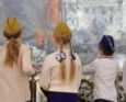 bambini visitano un museo a Mosca, Russia