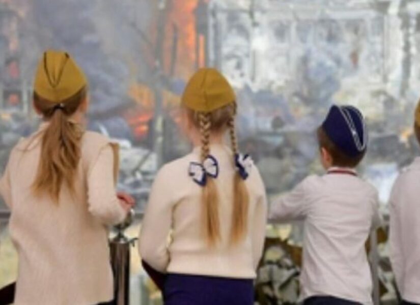 bambini visitano un museo a Mosca, Russia